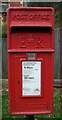 Close up, Elizabeth II postbox on Harpenden Road (A1081)