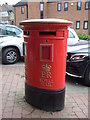 Double aperture Elizabeth II postbox, Wheathampstead Post Office