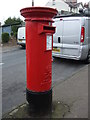 Elizabeth II postbox on Southview Road, Batford