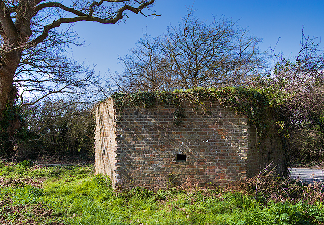 WWII Hampshire: Hayling Island - Daw Lane pillbox (15)