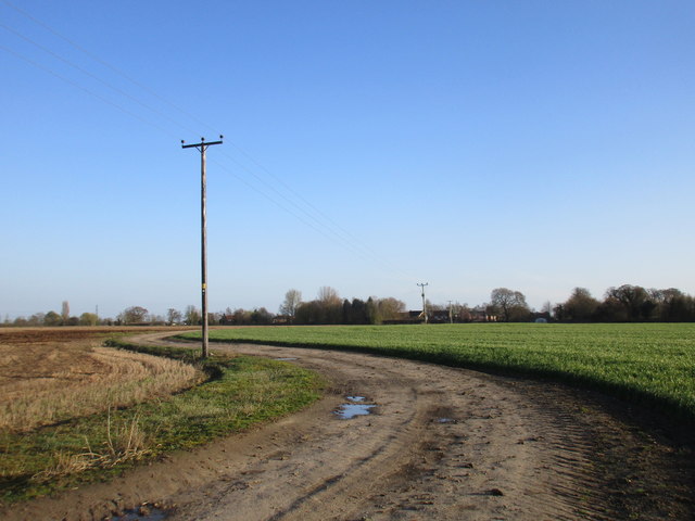 Farm track and footpath to Wressle