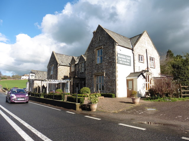 Monkton Court © Roger Cornfoot :: Geograph Britain and Ireland