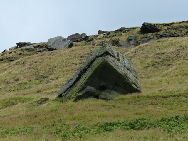 Rocky crags on Pinfold Hill