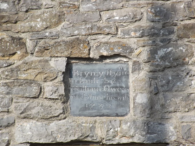Bryn-y-ffynnon, slate plaque © Eirian Evans cc-by-sa/2.0 :: Geograph ...