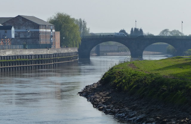 Gainsborough Bridge crossing the River Mat Fascione