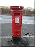 NS6264 : Elizabethan postbox on Duke Street, Glasgow by JThomas