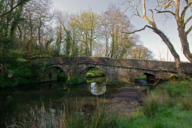 The downstream side of Tuckingmill Bridge on the River Yeo