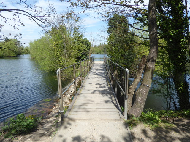 The Darent Valley Path sets out across... © Marathon :: Geograph ...