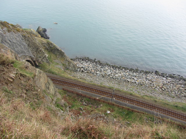 Railway line near Bray Head © Gareth James cc-by-sa/2.0 :: Geograph Ireland