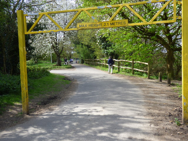 Coulsdon Common:  path leading to Happy Valley