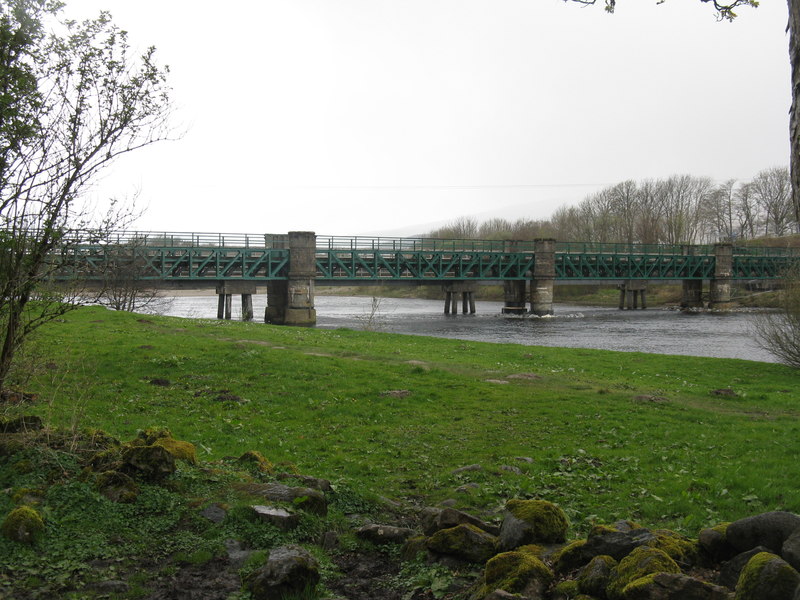 Railway bridge over the River Lochy © M J Richardson cc-by-sa/2.0 ...