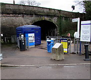 ST7082 : Entrance to platform 2, Yate railway station by Jaggery