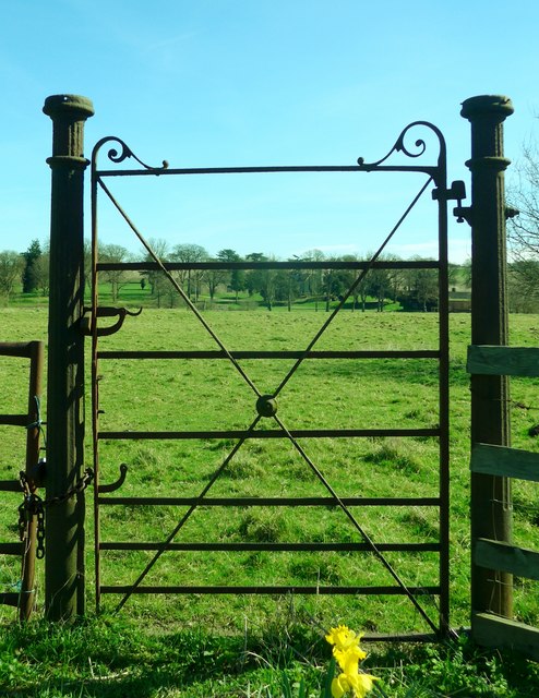 Estate Gate - Blatherwycke