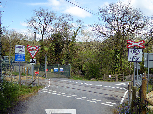 Open Level Crossing At Bronwydd C John Lucas Cc By Sa 2 0 Geograph Britain And Ireland