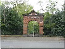 NT2375 : Entrance to Inverleith Park, Edinburgh by G Laird