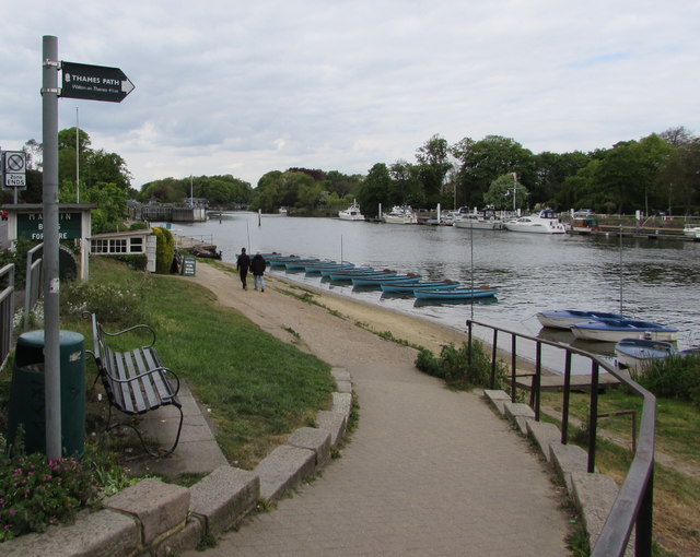 Thames Path, East Molesey