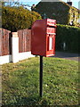 Elizabeth II postbox on Harwich Road, Little Clacton