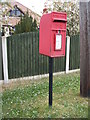 Elizabeth II postbox on Wrabness Road