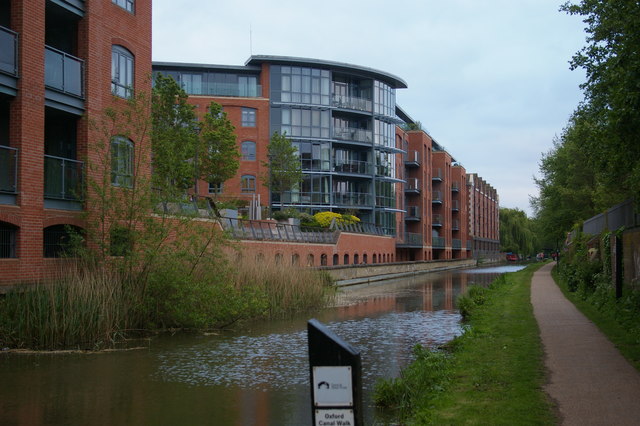 New flats along the canal, Walton Manor, Oxford