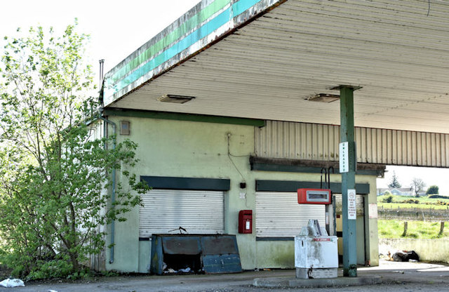 Former Greenlane petrol station, Ballynadrolly near Stoneyford (May 2017)