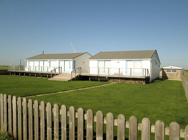 Holiday  cottages  on  cliff  near  Wilsthorpe