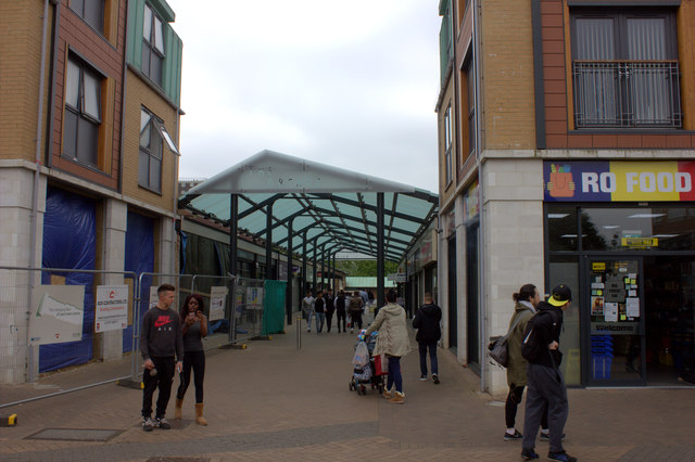 Hatfield town centre arcade © Robert Eva cc-by-sa/2.0 :: Geograph ...