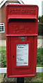 SP1073 : Close up, Elizabeth II postbox on Malthouse Lane, Terry's Green by JThomas