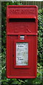 Close up, Elizabeth II postbox, Watton Green