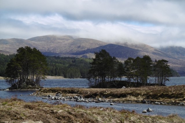 Islands, Loch Ossian © Richard Webb cc-by-sa/2.0 :: Geograph Britain ...