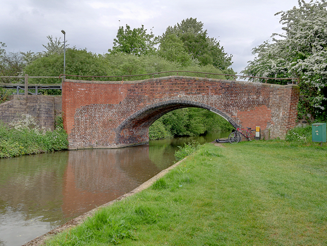 Trent and Mersey Canal, Bridge 29 (Hillfield Lane)