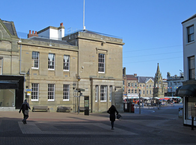 Mansfield - Town Hall and Bentinck Memorial - from Market Street