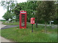 Elizabeth II postbox and telephone box, Paine