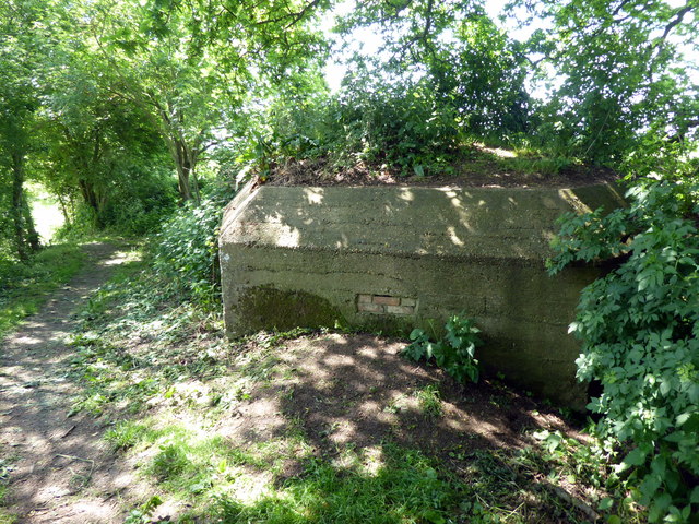 Pillbox on Thames Path near Cholsey