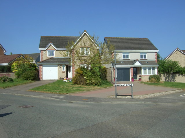 Houses on Braemar Drive, Dunfermline