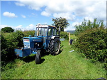 H5475 : Tractor, Streefe Glebe by Kenneth  Allen