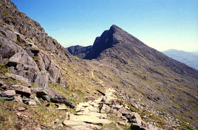 View towards Y Lliwedd from the Watkin Path