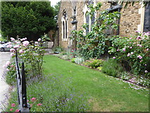 TQ1974 : Christ Church, East Sheen: garden by Basher Eyre