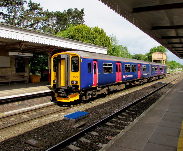 Gloucester train leaves Kemble station
