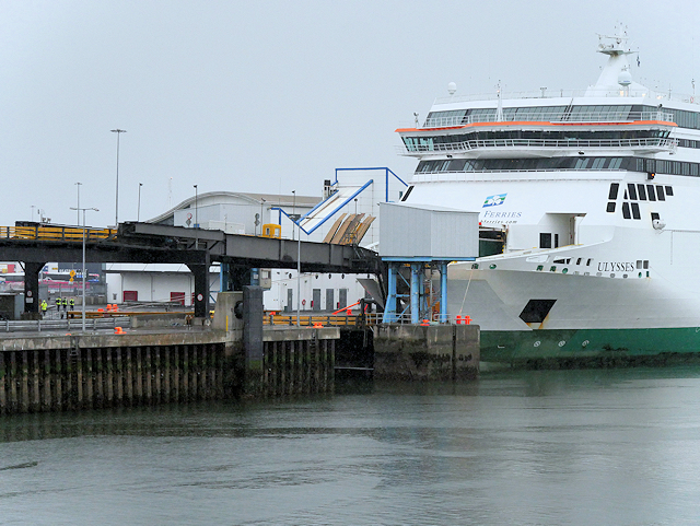 Ferry Loading at Dublin © David Dixon cc-by-sa/2.0 :: Geograph Ireland