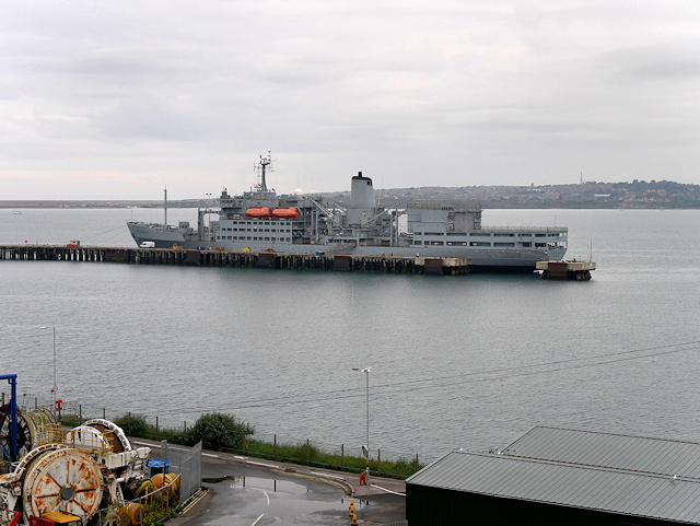 Portland Harbour Q Pier © David Dixon cc-by-sa/2.0 :: Geograph Britain ...