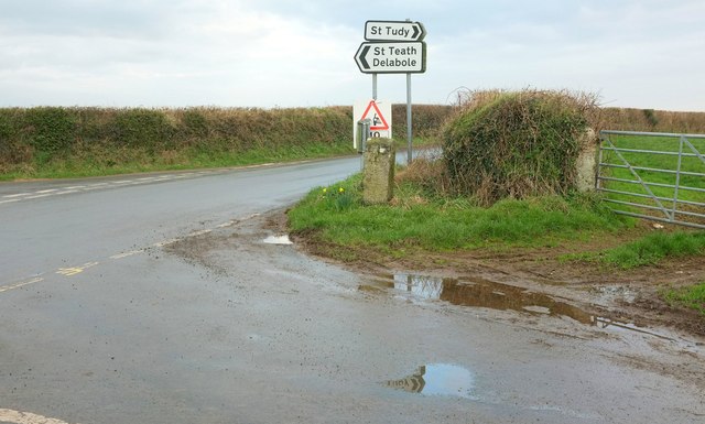 Crossroads north of Bodinnick Farm