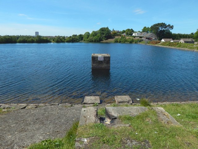 Stanely Reservoir: the remains of a sluice