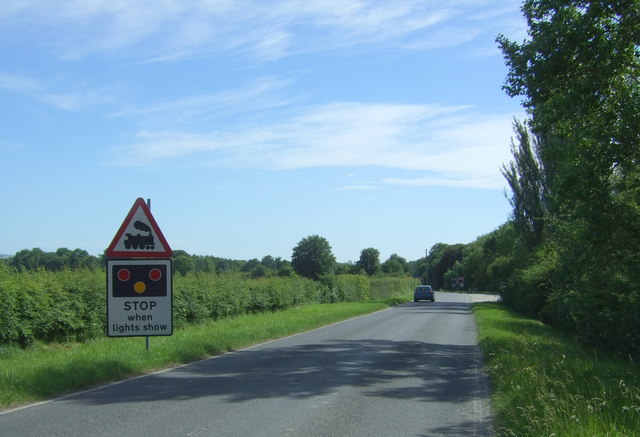 Approaching the level crossing on Haslingfield Road