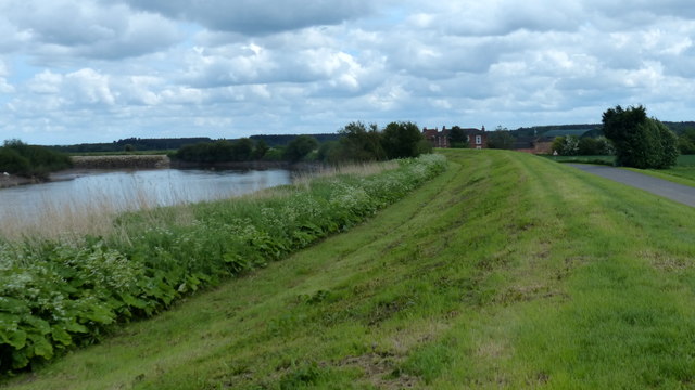 Flood defences along the River Trent