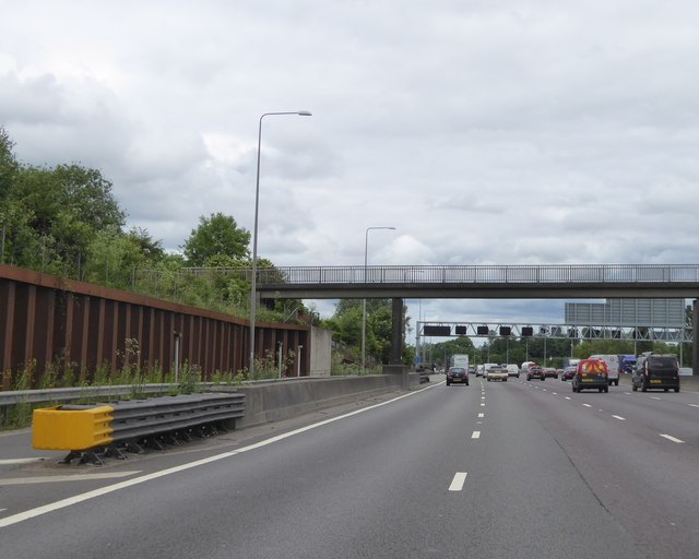 Footbridge over M25 in the Ver valley