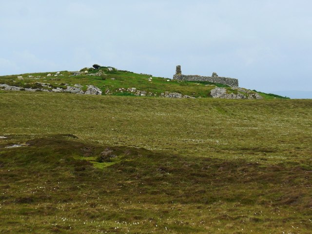 Old ruined sheiling by the Roisinis track