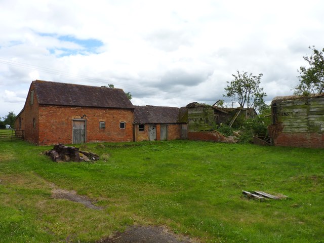 Crumbly farm buildings at Phepson