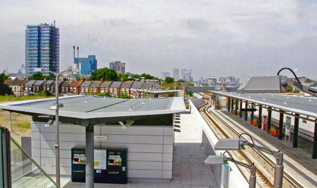 King George V station, DLR westward 2006