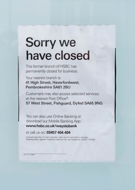 Closure notice on the former HSBC bank, 18 West Street, Fishguard, Pembs