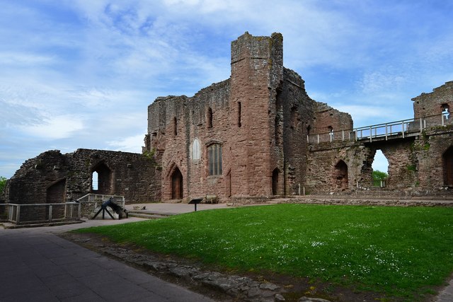 Goodrich Castle: The gatehouse